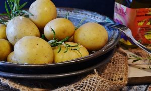 New Potatoes with Garlic and Olive Oil recipe