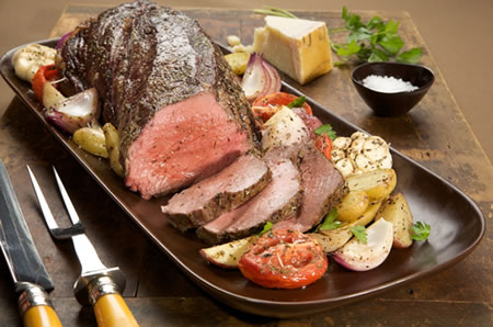 Beef Tenderloin Roast with Garlic-Roasted Vegetables