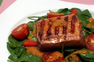 Grilled Salmon and Spinach Salad