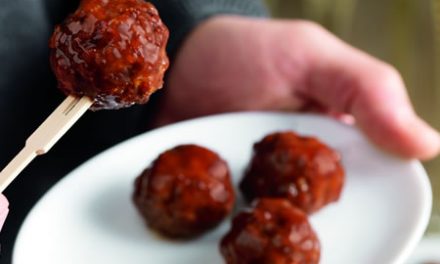 Mini Meatball Appetizers with Apricot Dip