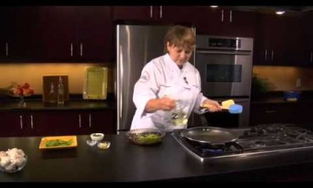 How to Make Garlic Snow Peas with Cilantro